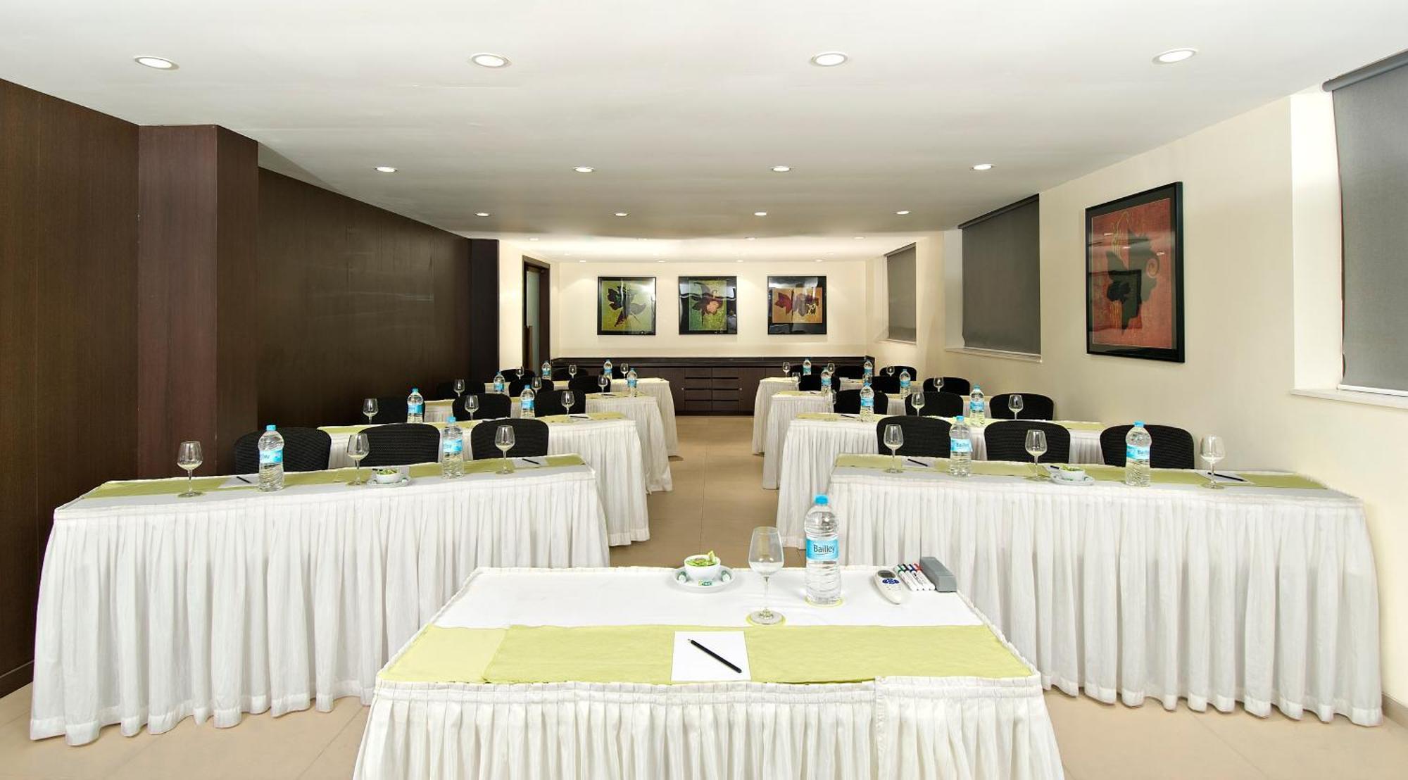 Citrus Hotel Lonavala Esterno foto