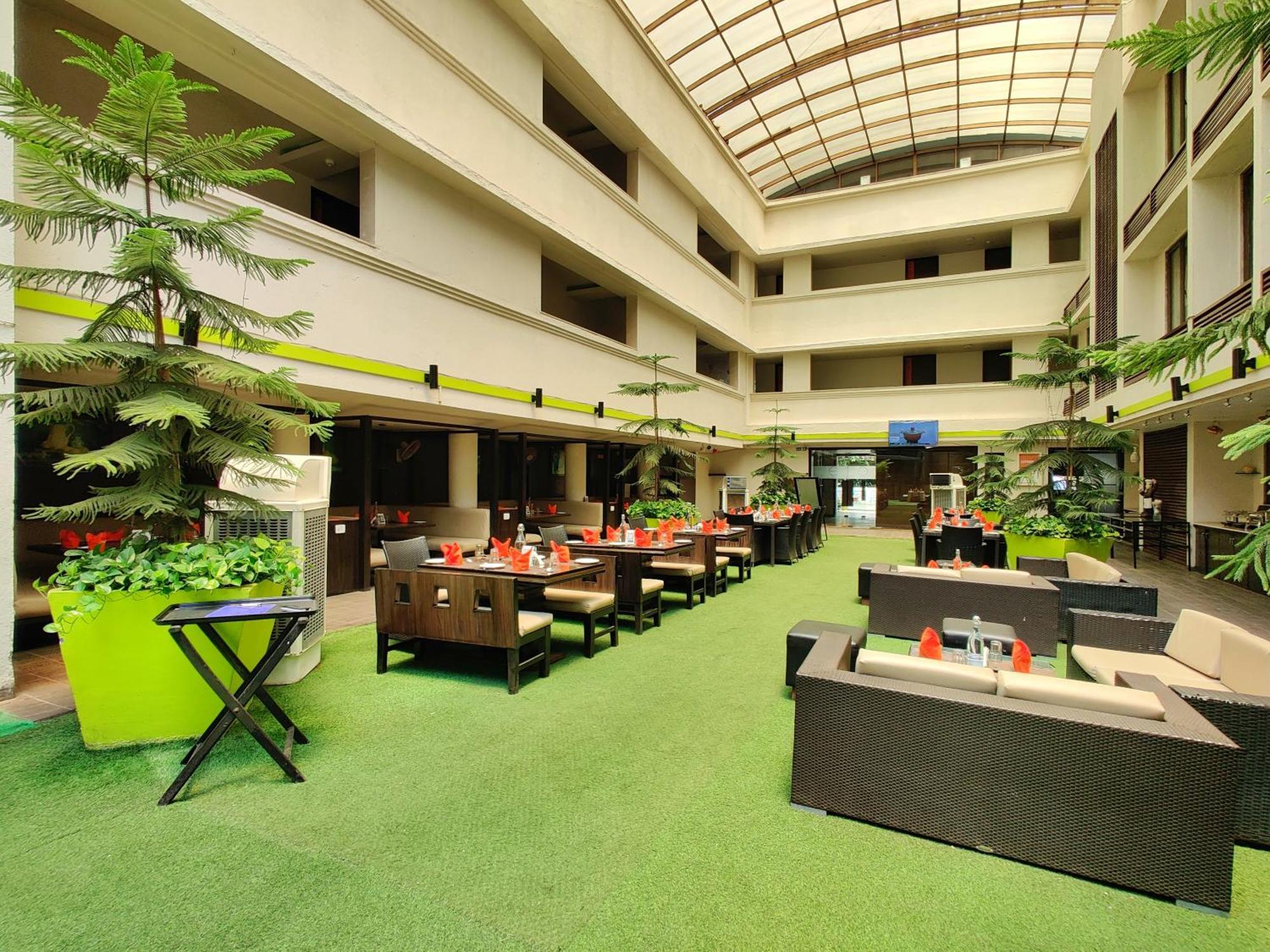 Citrus Hotel Lonavala Esterno foto