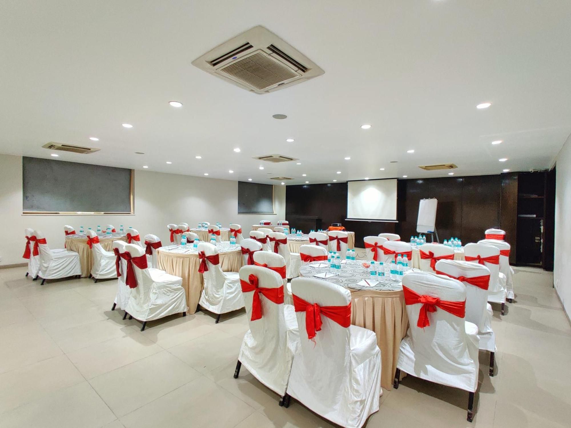 Citrus Hotel Lonavala Esterno foto