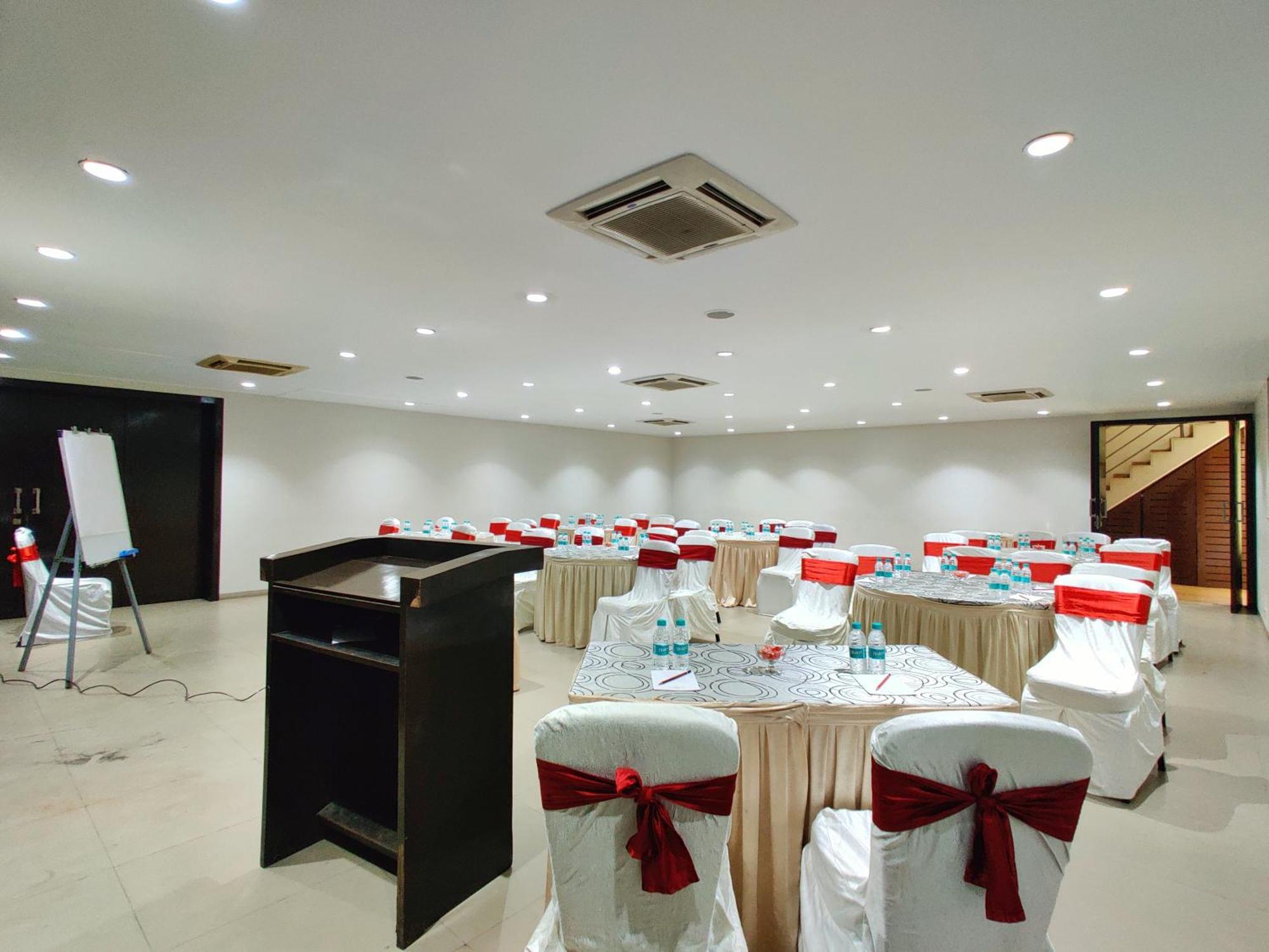 Citrus Hotel Lonavala Esterno foto