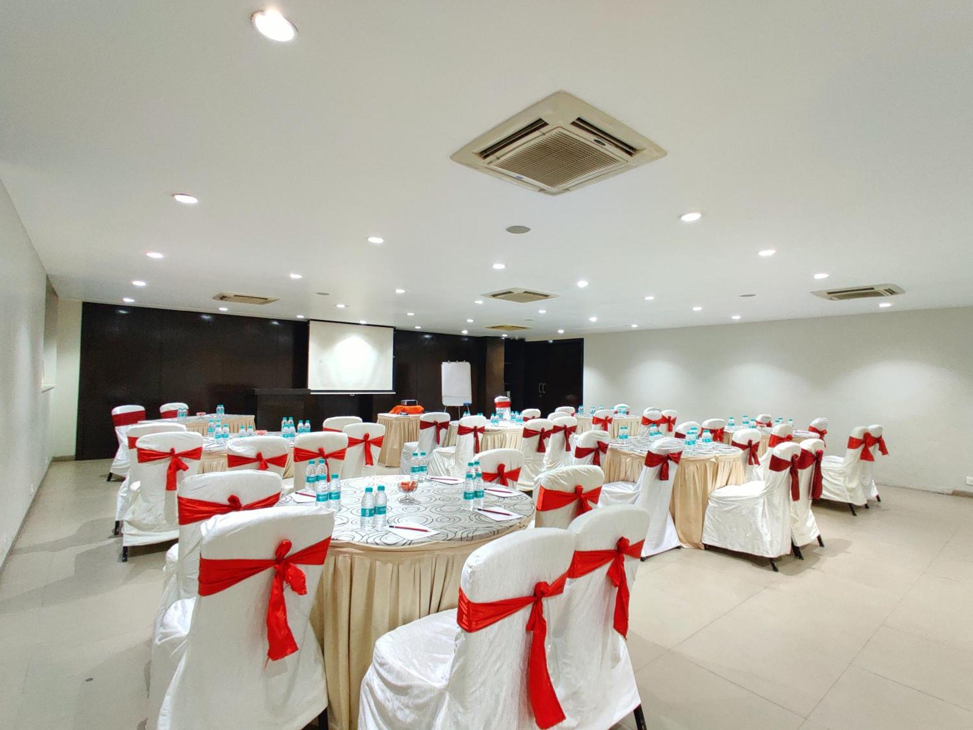 Citrus Hotel Lonavala Esterno foto